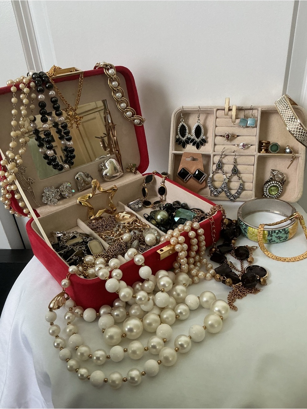 VINTAGE JEWELRY 35-Piece  BUNDLE SELLABLE & WEARABLE